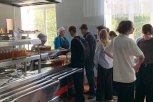 В школе Благовещенска решат проблему с очередями в столовую благодаря проверкам качества питания