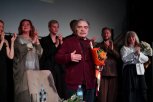 «Я среднеодарённый человек»: Александр Адабашьян — о кино, дружбе с Михалковым и новой роли