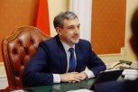 «В ваших руках — будущее нашего региона»: Василий Орлов поздравил амурских учителей