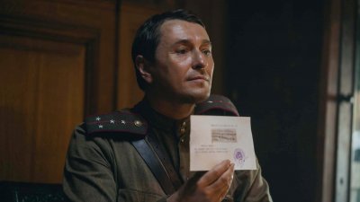 Что не так с «Августом» и при чем тут супергерои: рецензия на фильм по знаменитому военному роману