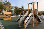 В одном из дворов Белогорска за восемь миллионов рублей обустроили современную игровую зону