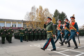Георгиевская лента на боевом знамени: ДВОКУ получило почетное звание «гвардейское»