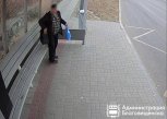 В Благовещенске мужчина в четвертый раз разрисовал маркером автобусный павильон