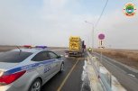 Водитель заплатит штраф за брошенный в районе моста через Амур груженый прицеп