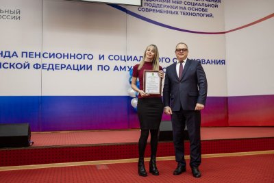 Участницу амурской кадровой программы «Герои своего времени» отметили за помощь в СВО