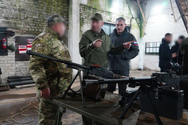 Василий Орлов посетил ремонтный батальон в Новороссии и вручил награды амурчанам на СВО