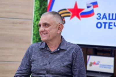 После возвращения с СВО амурский ветеран нашел себя в работе с деревом и эпоксидной смолой