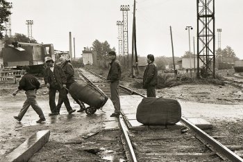 Челноки на Амуре: как граница Благовещенска и Хэйхэ в 90-х стала центром серой экономики