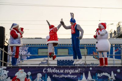 Поезд Деда Мороза на несколько часов ограничит автомобильное движение на вокзале Благовещенска