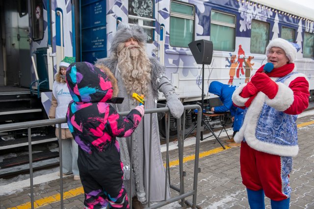 Волшебство с опозданием: как Благовещенск встречал поезд Деда Мороза