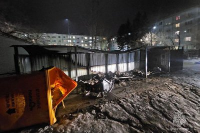 Шесть мусорных контейнеров за раз сгорели во дворе Благовещенска