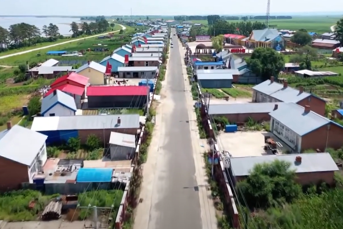 Общий план деревни. Скриншот ТВ Сюнькэ