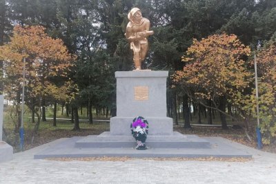 Военный памятник в Лермонтовке обновили по программе развития сельских территорий