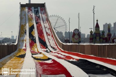 Мэрия Благовещенска рассказала, когда заработает тюбинговая горка на главной площади города