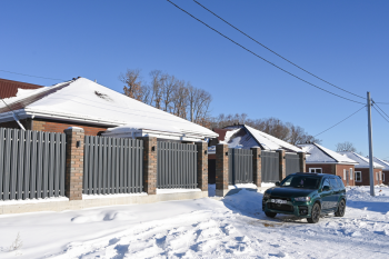 Игровая, сквер, дорога: в Чигирях строят коттеджный поселок нового уровня