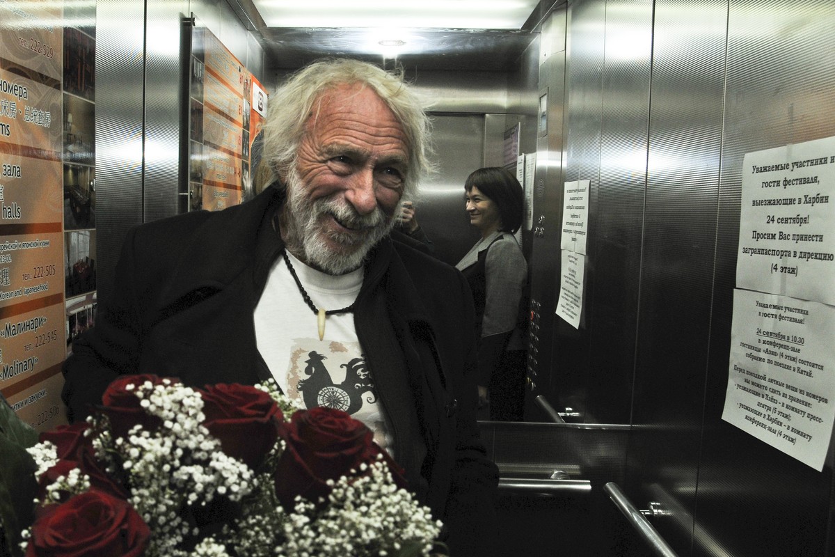 Концерт в лифте — такое бывает только в России. Фото: Андрей Оглезнев