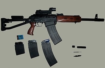 Автомат Калашникова изъяли полицейские в Амурской области / В Зейском районе сотрудники полиции изъяли у охотников незаконно хранящееся оружие. На 46 километре автодороги поселка Бомнак стражи порядка остановили снегоход «Буран». У водителя полицейские изъяли автомат Калашникова и 14 патронов к нему.