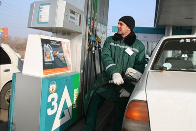 Цены на бензин в Приамурье не изменились / На амурских АЗС  пока не меняли ценники. По данным регионального антимонопольного управления, розничная стоимость литра бензина марок А-80, АИ-92, АИ-95 и дизельного топлива на прошлой неделе осталась на прежнем уровне.