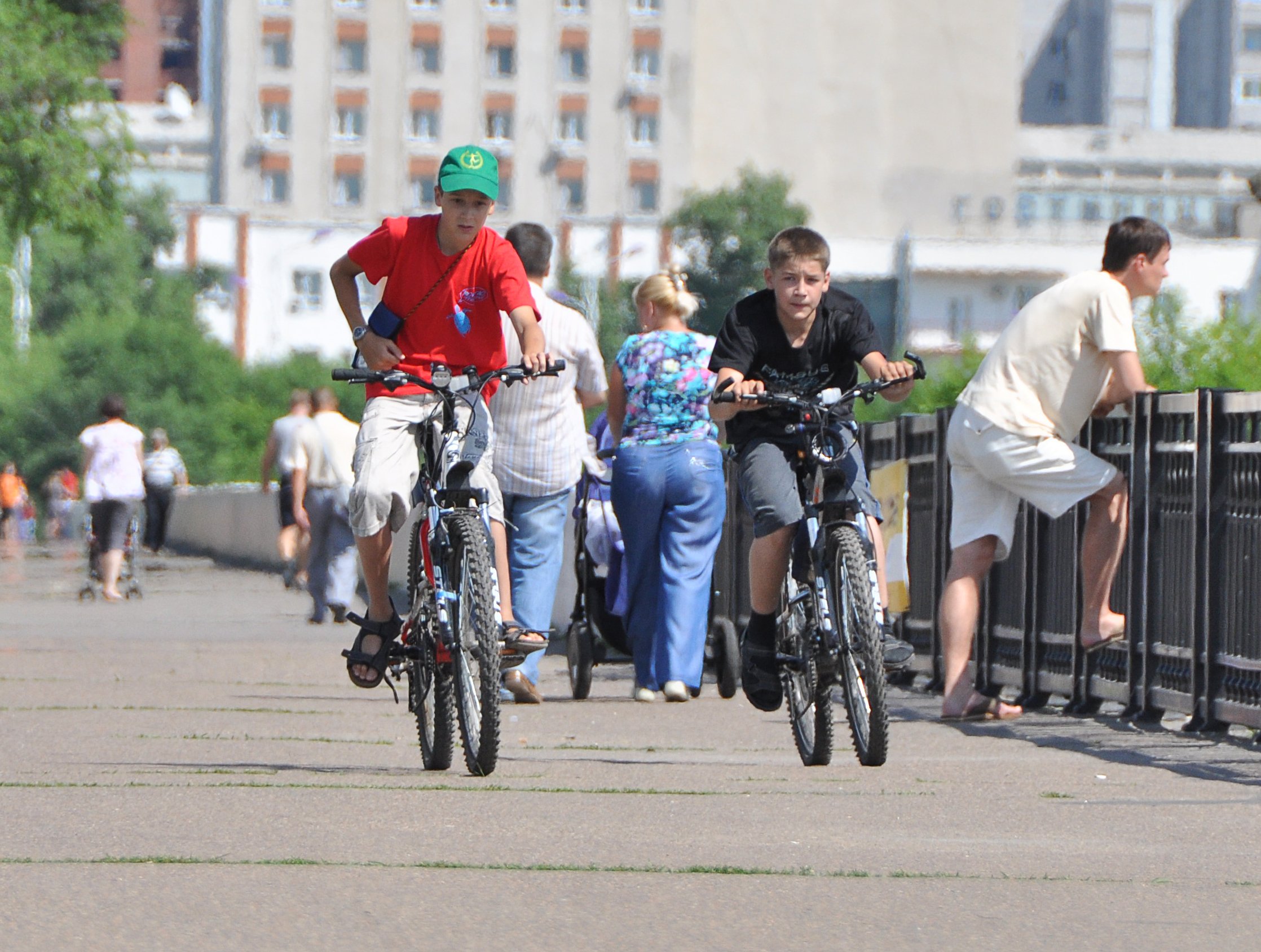 Велосипедные кражи в Благовещенске набирают обороты / В этом сезоне своих велосипедов лишились уже 43 благовещенца. Двухколесную технику чаще всего уводят с улицы, из подъездов и подвалов. 