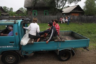 Из села Мазаново эвакуируют детей и стариков / Сегодня в селе Мазаново начнется эвакуация. В связи с началом сбросов на Зейской ГЭС населенный пункт оказался под угрозой полного затопления.