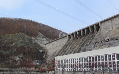 Амурские ГЭС прекратили холостые сбросы / В выходные на обеих амурских гидроэлектростанциях завершились холостые сбросы. В субботу, 12 октября, затворы закрыли на Бурейской ГЭС, в воскресенье — на Зейской.