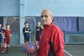 72‑летний тренер Виктор Плотников и сам не прочь погонять мяч.