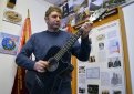 Свою первую гитару Владимир Мазур оставил навсегда в Афганистане.