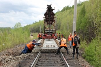 БАМ: на севере области укладывают бесстыковой путь. Фоторепортаж