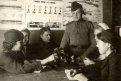 Кружок телеграфистов осваивает азбуку Морзе. 1943 год.
