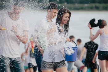 Благовещенцы отметили день Ивана Купалы водным сражением