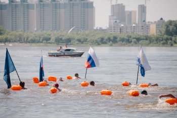 170 спортсменов пересекли российско-китайскую границу по Амуру. Фоторепортаж