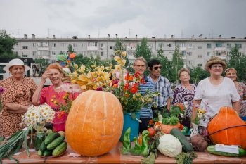 Благовещенцы померялись овощами. Фоторепортаж