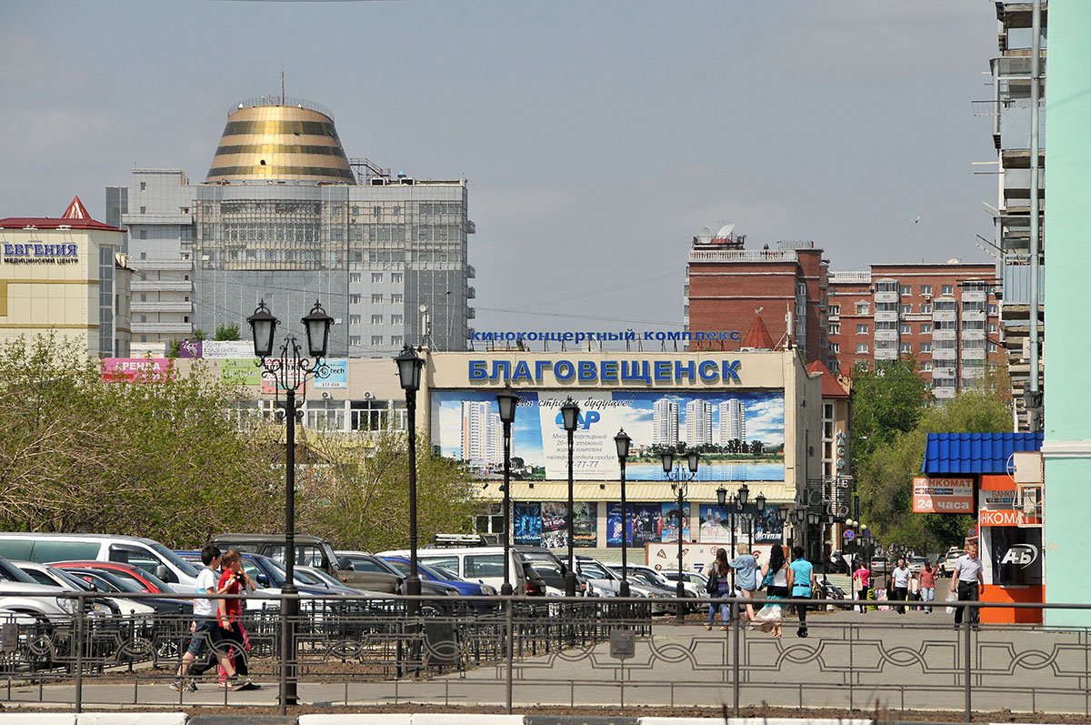 Благовещенск время сейчас. Центр города Благовещенск Амурская область. Административный центр город Благовещенск. Тайвань Благовещенск Амурская. В центре города Благовещенск картинки.