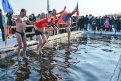 Амурчане открыли сезон крещенских купаний. Фоторепортаж и видео