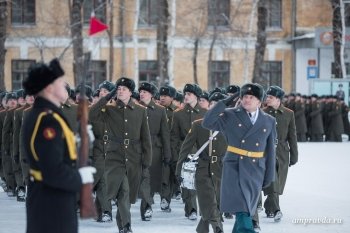 Дальневосточное военное училище отметило юбилей праздничными разводами и фейерверком (32 фото)