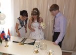 В Углегорске открыли ЗАГС и поженили первую пару