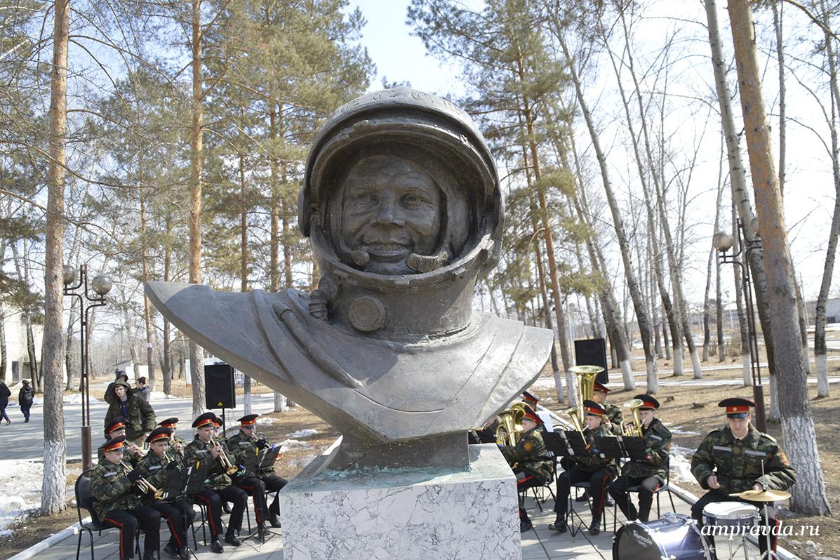 Углегорск амурская область. Углегорск Амурская область школа. Углегорск Амурская область фото. Штаб Углегорск Амурская область.