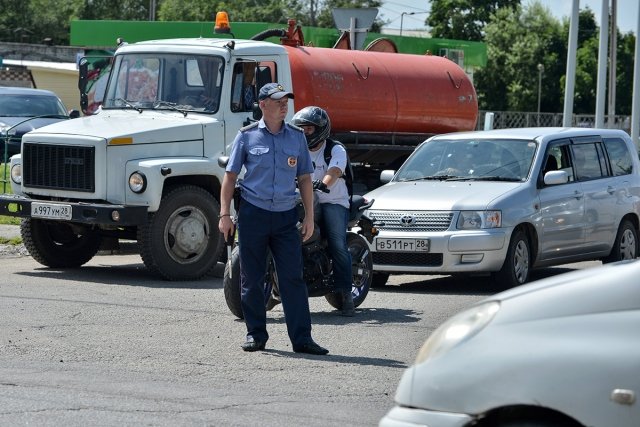 размышлял, нарушение пдд пункт 2.1.1 тоже уникален: