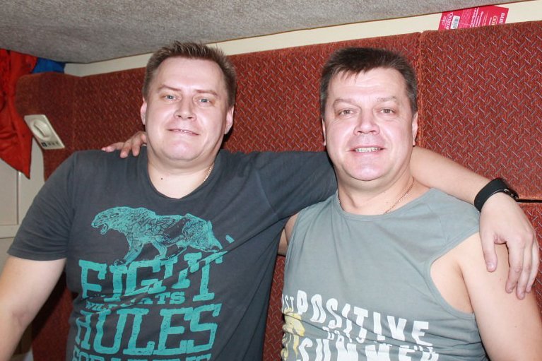 Олег Пешков (справа) с братом.