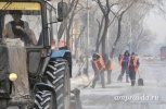 Дорожные службы Благовещенска не прекращают уборку снега