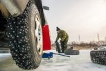 В Благовещенске начался чемпионат области по автомобильным ледовым гонкам (44 фото)