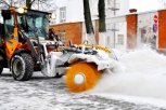 В Благовещенске дорожники чистят городские улицы от снега