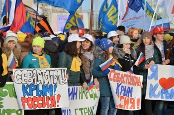 Митинг в честь второй годовщины воссоединения Крыма с Россией прошел в Благовещенске. Фоторепортаж