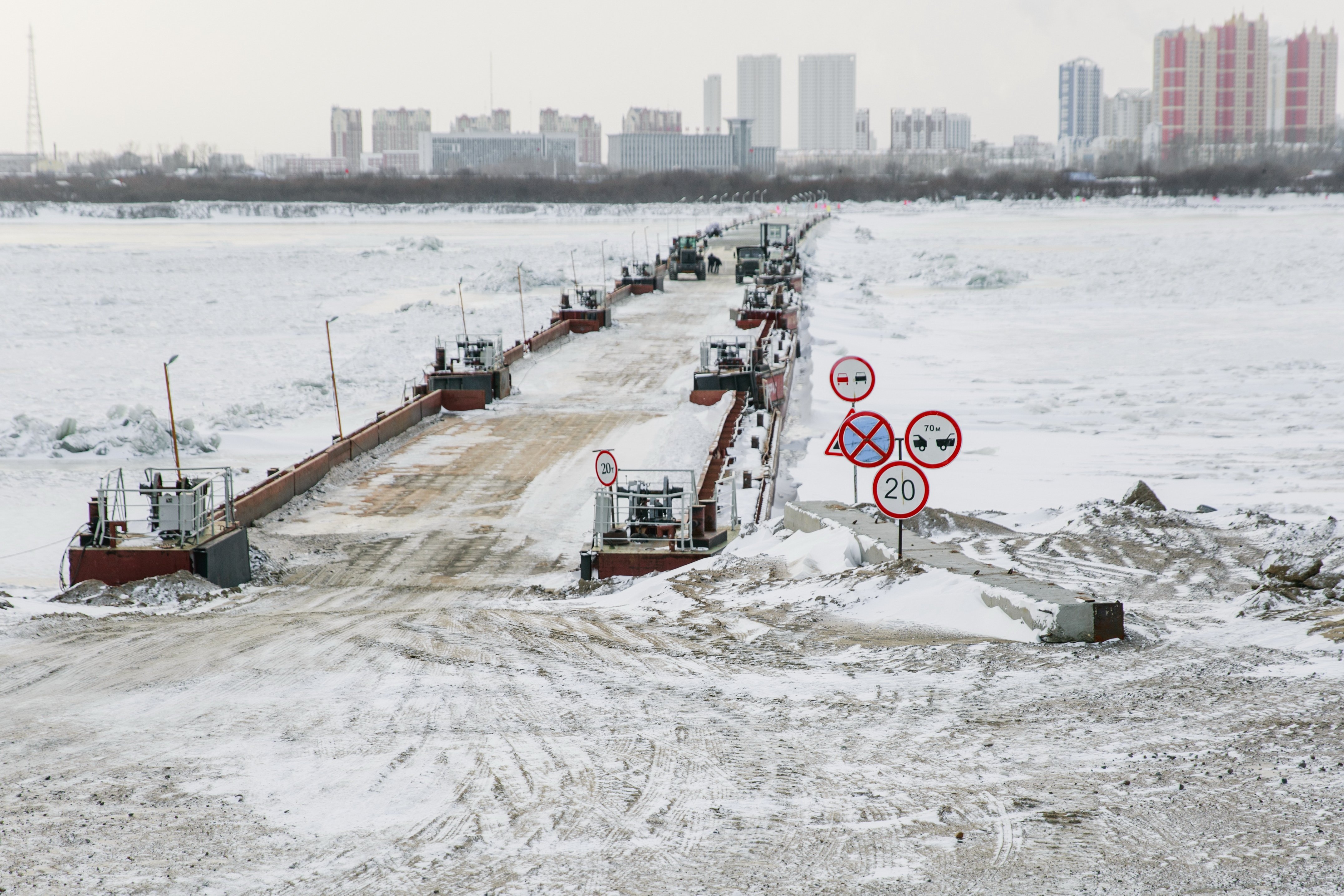 Благовещенск разница. Понтонный мост Благовещенск Хэйхэ. Понтонный мост в Благовещенске. Понтонная переправа Благовещенск Хэйхэ. Граница Благовещенск Хэйхэ.