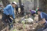 С кладбищ Белогорска вывезут 500 кубометров мусора после родительского дня