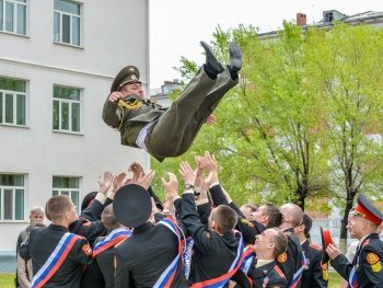 Для амурских кадетов прозвенел последний звонок. Фоторепортаж