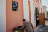 В Благовещенске увековечили память врача и поэта Олега Маслова