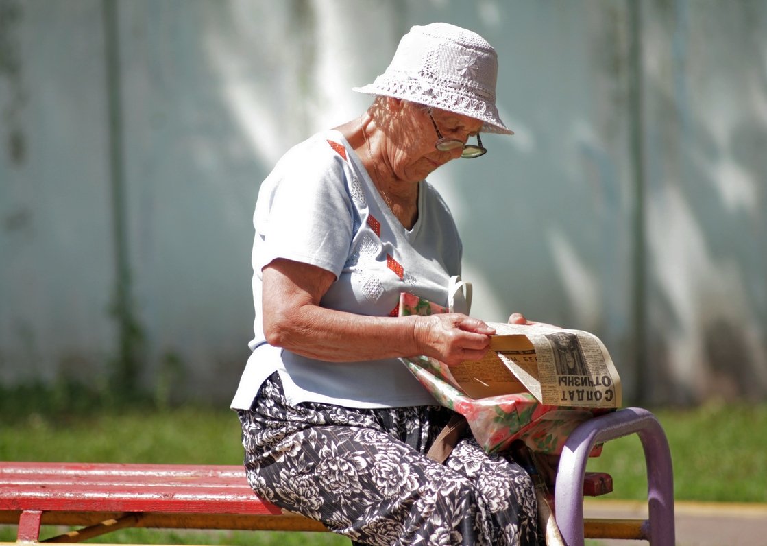 Пенсионеры продолжают работать. Пенсионеры. Трудящиеся пенсионеры. Российские пенсионеры. Рабочий пенсионер.