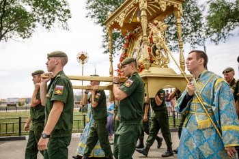 Албазинскую икону Божией Матери пронесли по амурской столице. Фоторепортаж