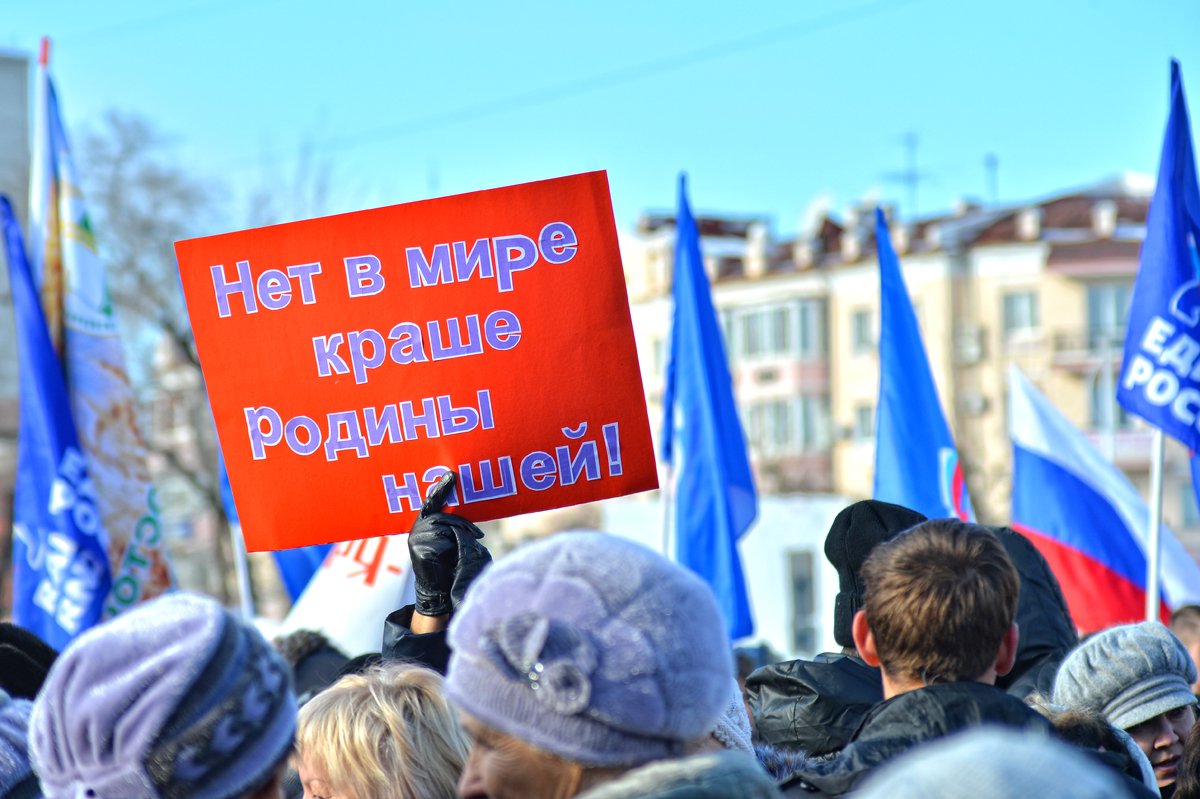 С Днем народного единства! Поздравление губернатора Приамурья и спикера регионального Засобрания / Уважаемые земляки!
4 ноября мы отмечаем День народного единства, который символизирует идею национального согласия и сплочения общества. От всей души поздравляю вас с этим праздником, свидетельствующим, что все мы — граждане России разных национальностей и убеждений — являемся одним народом,  с общим историческим прошлым и общим будущим.